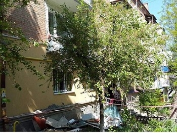 В Бердичевской многоэтажке обвалился балкон с людьми фото