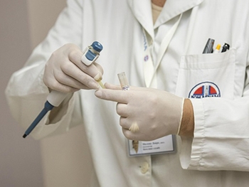 Американских врачей обвинили в тысячах смертей фото