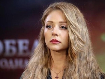 Редкое фото: Тина Кароль показала как сын служит в церкви фото