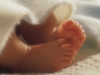 В Краматорске горе-родители жестоко истязали больного ДЦП малыша фото