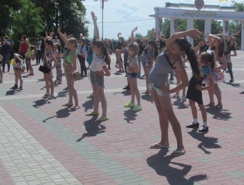 В Мелитополе фестивалят семьями фото