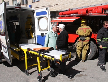 Мелитопольские спасатели тушили здание Укртелекома фото