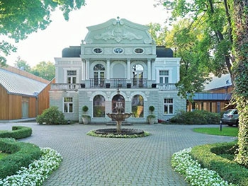 Алла Пугачёва перевезла детей в Юрмалу на виллу стоимостью 15 миллионов евро  фото