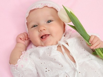 Ребенок с четырьмя ногами появился на свет в Казахстане фото