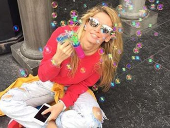 Веру Брежневу в прозрачном зеленом платье обвинили в безвкусице  фото