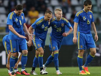 Сборная Украины потеряла 11 позиций в рейтинге ФИФА фото