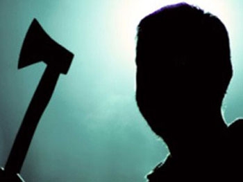 В немецком поезде маньяк с топором напал на пассажиров фото