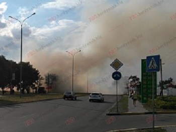 Густой дым окутал Мелитопольское шоссе фото