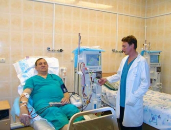 Пока тендер заблокирован, гемодиализ в Запорожье существует на гуманитарную помощь фото