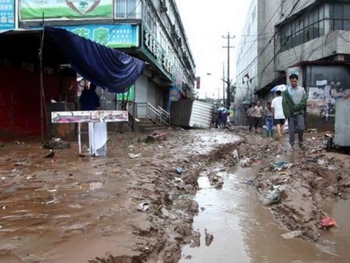 Наводнения унесли жизни 26 человек на севере Китая фото