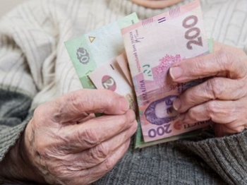 Пенсионерку обокрали на 21 тыс. грн под предлогом посещения туалета фото