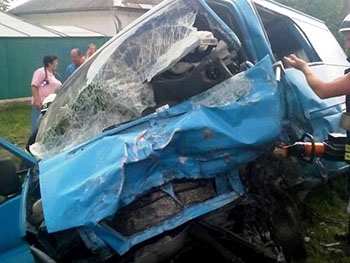 Смертельная авария под Киевом: в ДТП погибли три человека  фото