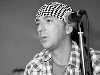 Солисту рок-группы «Ответ Чемберлену» нанесли 17 ножевых ранений фото