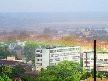 Долгожданный дождь в Мелитополе не оправдал надежд, зато подарил красивые виды  фото