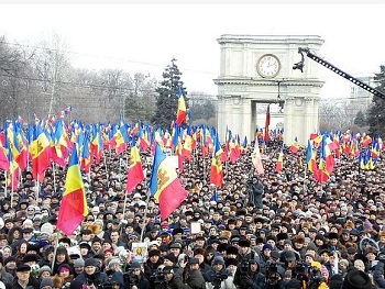 День независимости в Молдавии сопровождали акции протеста фото