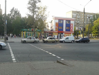 Учились в одной автошколе - сеть взорвало фото парковки на перекрестке фото