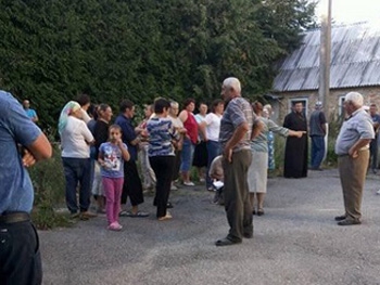 Правый сектор захватил храм в Тернопольской области фото