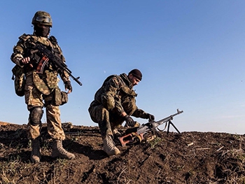 За сутки в зоне АТО никто из украинских военных не пострадал: Лысенко фото