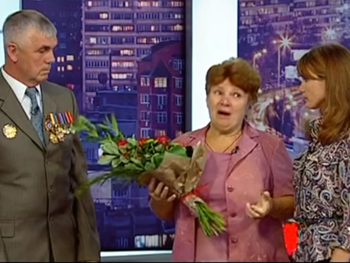 Спасенные при взрыве дома мелитопольчанки встретились со своим спасителем в студии Интера фото