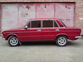 Празднование Дня города и отсутствие аккумулятора не помешало угнать машину фото