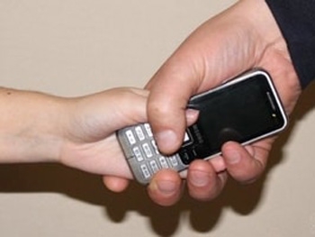 Верх цинизма: в Киеве бандит ограбил ребенка в палате онкоцентра фото