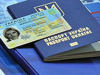 С сегодняшнего дня в Украине вводят биометрические паспорта фото