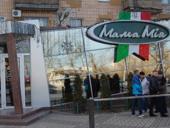 Мелитопольцев возмутило обращение с инвалидом в пиццерии фото