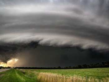 В Запорожской области объявлено штормовое предупреждение фото