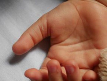 В Запорожье вызвали скорую к мертвому малышу фото