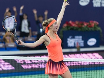 Лучшая теннисистка Украины уверенно обыграла россиянку и вышла в полуфинал итогового тунира года фото