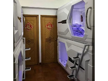 Крохотное жилье-капсулы в Гонконге фото