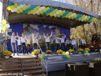 Пусть услышит весь район праздничный сей перезвон! фото