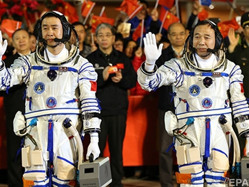 Тайконавты вернулись с орбиты фото