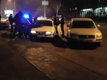 Масштабное задержание в Запорожье: банду грабителей остановили 11 экипажей полиции  фото