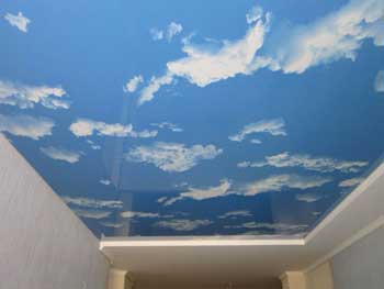 Особенности натяжных потолков фото