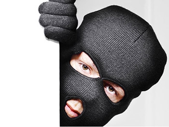 В Мелитополе хозяин дома, задерживая воров, вызвал на подмогу полицейских фото