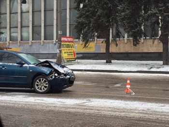 В центре Запорожья столкнулись две иномарки  фото