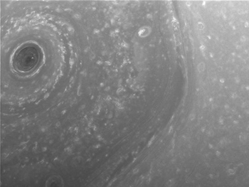Зонд Кассини передал свой первый снимок Сатурна с новой орбиты фото