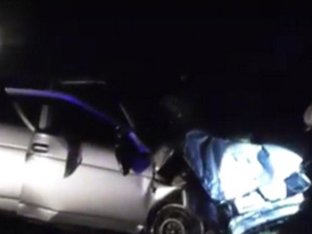 В Запорожье гонщик влетел в опору моста  фото