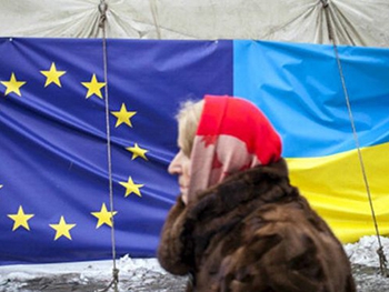 Многочисленные прогнозы по безвизу раздражают украинцев: эксперт фото