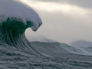 Самую большую волну зафиксировали в Атлантике ученые фото
