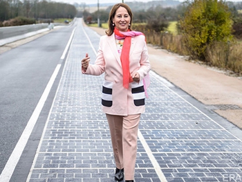 Во Франции построили солнечную электростанцию... на дороге фото