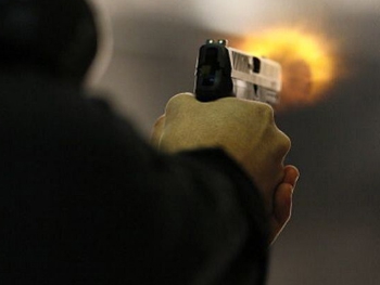 Возле супермаркета Сильпо произошла перестрелка фото