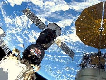 Оригинальный флешмоб организовали космонавты на борту МКС  фото