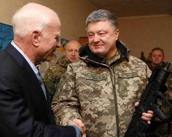 Порошенко привез сенаторов на Донбасс фото