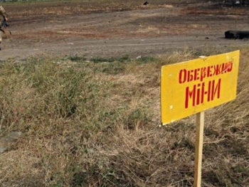 Под Луганском боевики попали на собственное минное поле фото
