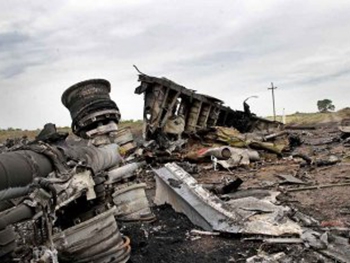 Турецкий самолет при падении разрушил 17 домов фото