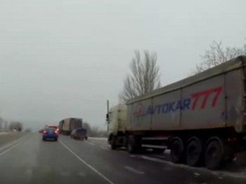 На трассе под Запорожьем возникла пробка из-за гололеда  фото