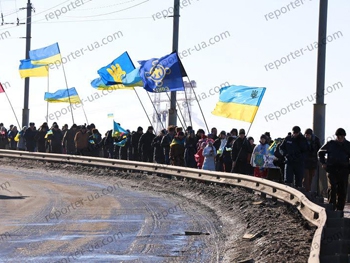 Запорожцы образовали живую цепь единения на плотине Днепрогэс фото