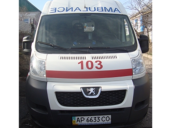 Автомобиль сбил женщину на пешеходном переходе возле Дома быта «Южный» фото